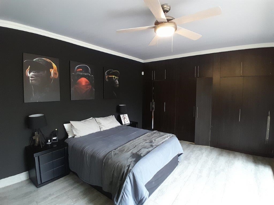 5 Bedroom Property for Sale in Protea Park North West